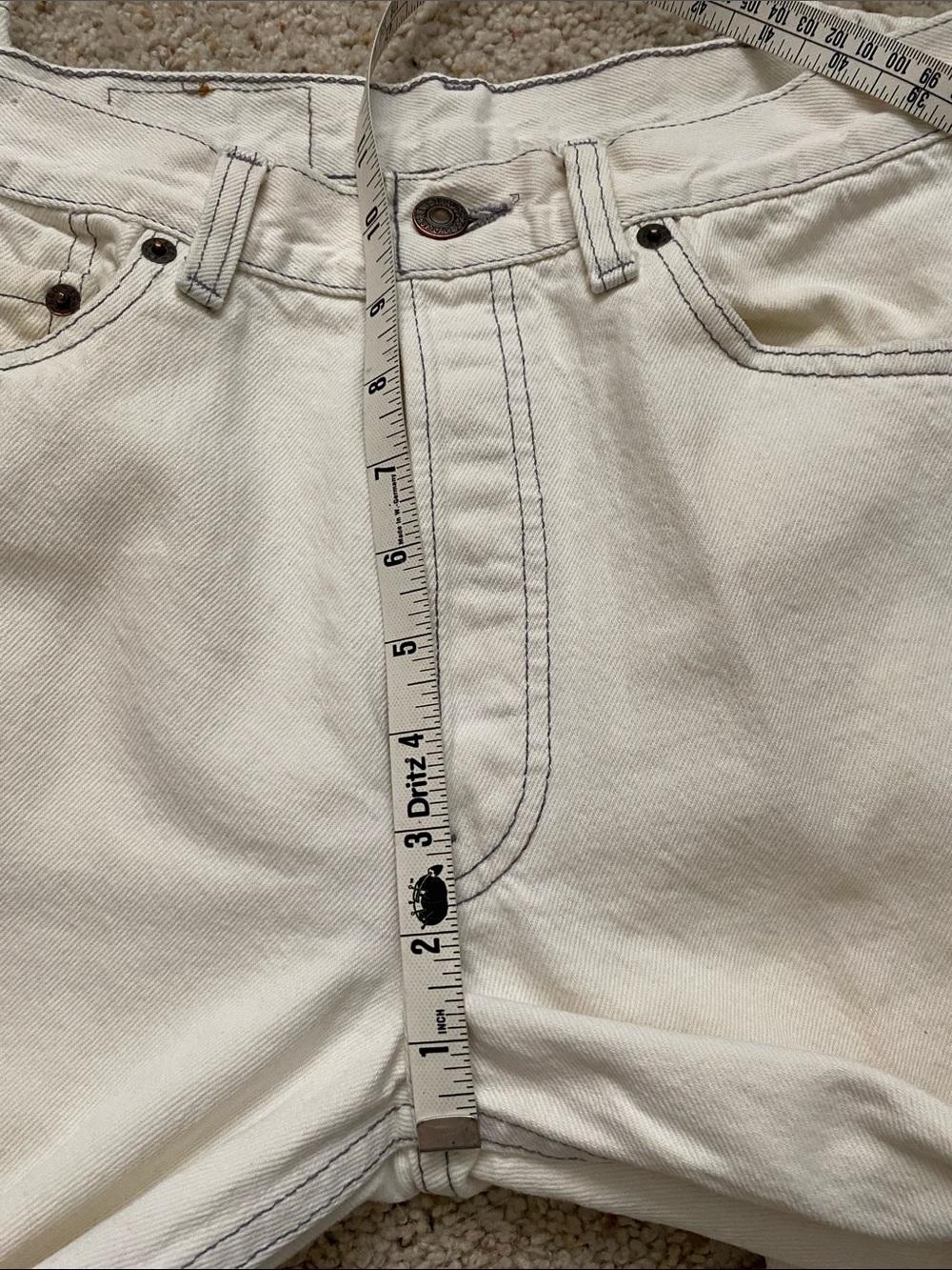 1989 Levi’s 501’s. Cream w/Gray Stitching. 30x30.*
*See actual meas. below. - Picture 7 of 13